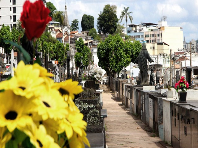 Cemitrio Municipal realiza missa em homenagem ao Dia dos Pais