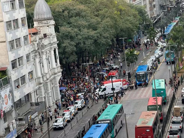 Atropelamento deixa feridos na Avenida Rio Branco, no Centro de Juiz de Fora