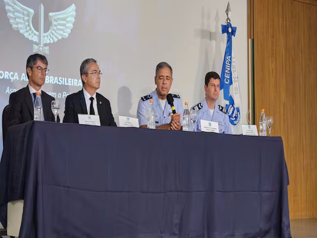 Caixas-pretas de avio que caiu em Vinhedo (SP) so recuperadas e sero levadas para Braslia