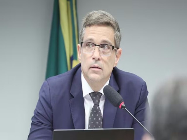 Campos Neto diz que taxas de juros no Brasil so absurdamente altas, mas no exorbitantes