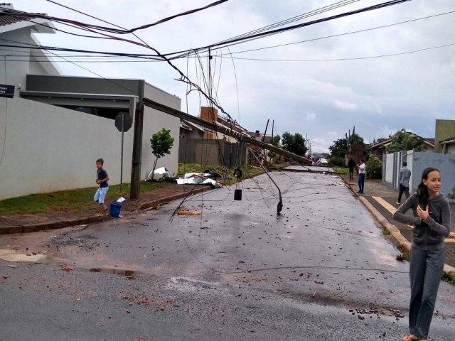 Chuvas danificaram 3 mil casas e derrubaram mais de 900 postes, aponta balanço do temporal
