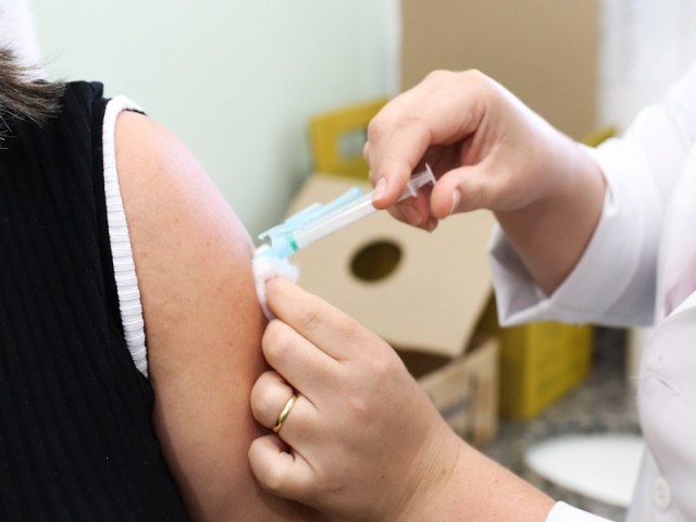Vacina da Janssen ficar disponvel em dez UBSs de referncia de Foz do Iguau a partir de segunda-feira