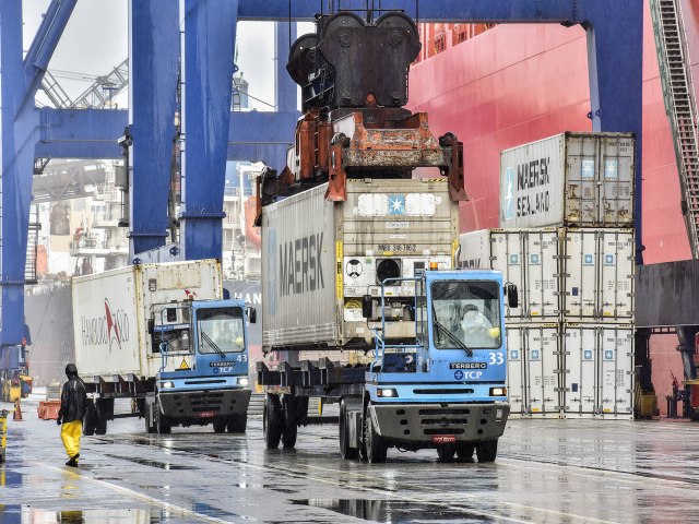 Paraná bate recorde de exportações em um primeiro semestre: US$ 12,1 bilhões