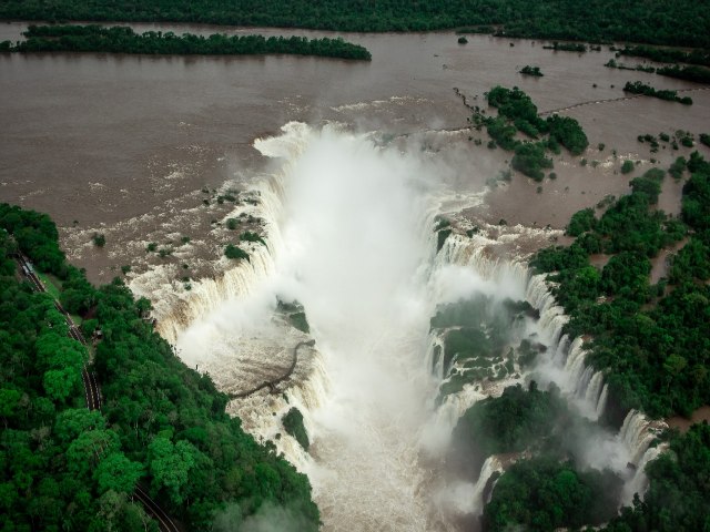 Foz do Iguaçu tem maior visitação do pós-pandemia no feriado de Nossa Senhora Aparecida