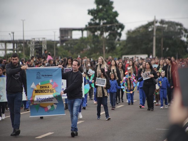 Foz do Iguau Celebra 110 Anos com Desfile Cvico