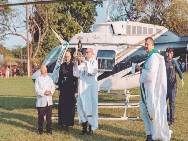 Imagem peregrina de Nossa Senhora desembarca em Foz, unindo fiis da trplice fronteira em orao