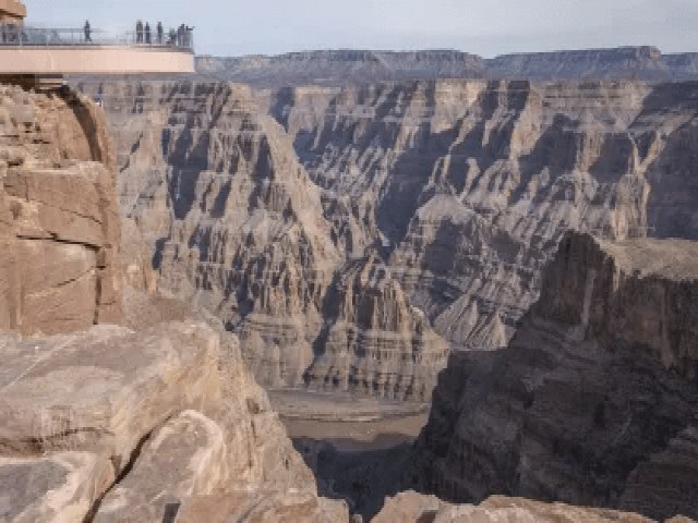 Homem morre aps sofrer queda de 1.200 metros de atrao turstica no Grand Canyon, nos EUA