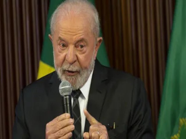 Quem est brigando com o BC pelos juros no  o governo,  a sociedade, diz Lula