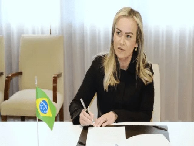 Ministra do Turismo convoca reunio com servidores e funcionrios da pasta