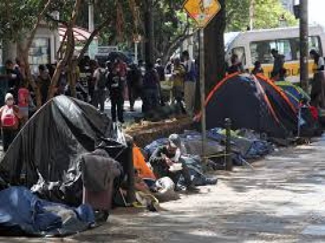 Cmara de SP aprova em 1 votao projeto que prev multa de R$ 17 mil a quem doar comida a moradores de rua; entenda