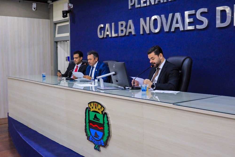 C�mara de Macei� aprova reajuste salarial para servidores efetivos do Legislativo