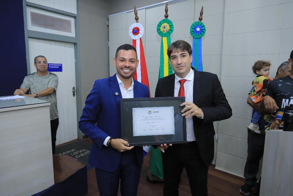 Vereador Milton Ronalsa destaca import�ncia da cultura alagoana durante entrega de comendas em Macei�