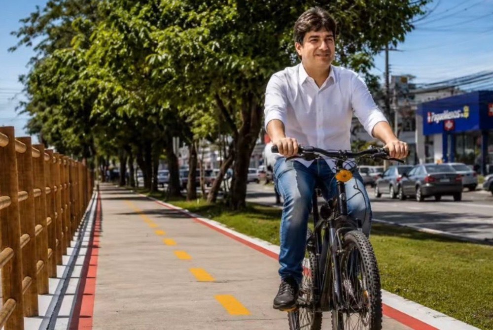 Vereador Milton Ronalsa prop�e revitaliza��o da ciclovia da Fernandes Lima e recebe apoio de ciclistas