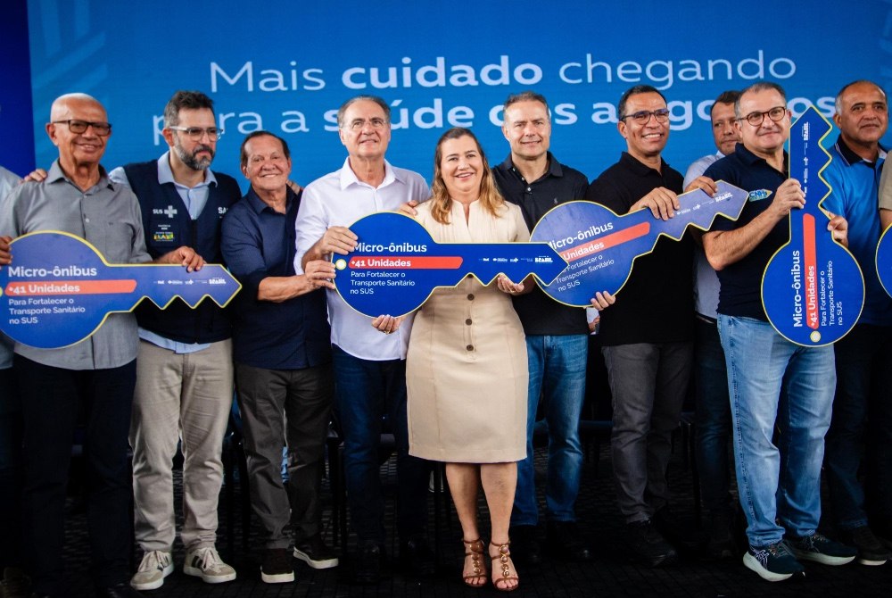    Governo de Alagoas participa da entrega de 47 ve�culos para fortalecer o SUS em 15 munic�pios