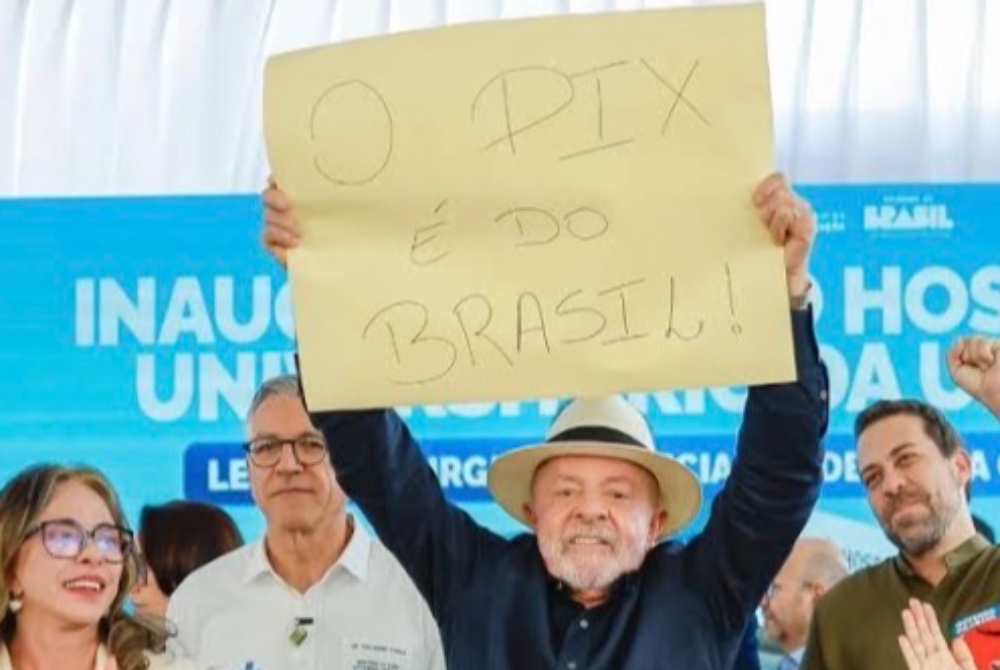 Lula chama Fl�vio e Eduardo Bolsonaro de ''traidores, covardes e vendilh�es da p�tria'', ainda diz que ambos superam o pai em atitudes contra o pa�s