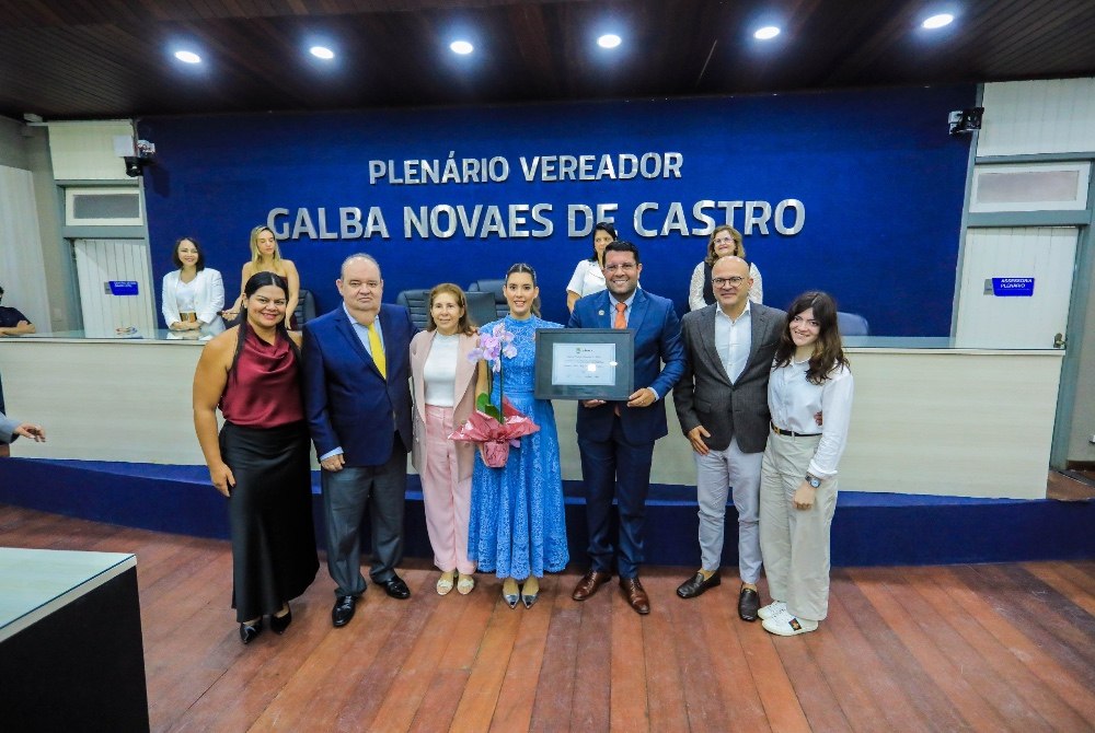 C�mara de Macei� homenageia Cristiana Maya com t�tulo de cidad� maceioense em defesa das Mulhures