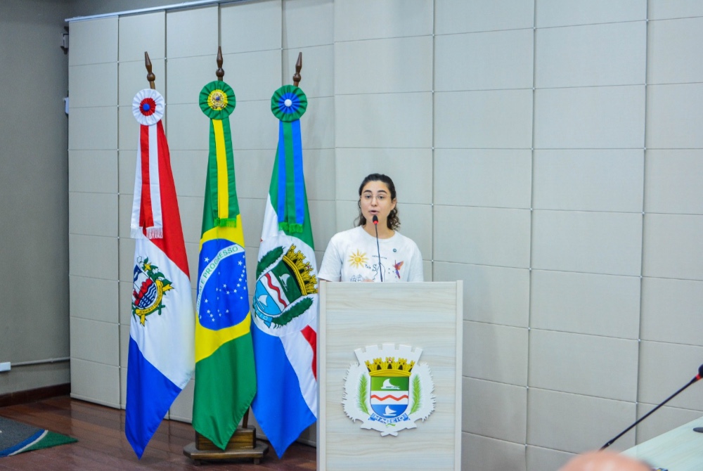 Vereadora cobra solu��o para impasse que amea�a forma��o de estudantes da Uncisal
