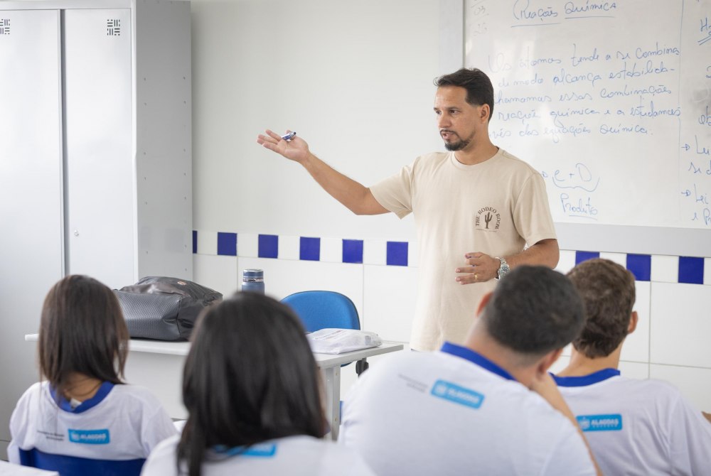 Governo de Alagoas lança concurso da Educação com 521 vagas para professores da rede estadual Governo de Alagoas lança concurso da Educação com 521 vagas para professores da rede estadual