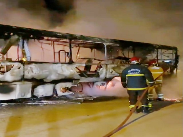 Um nibus foi incendiado na noite deste domingo (23) em Joo Pessoa