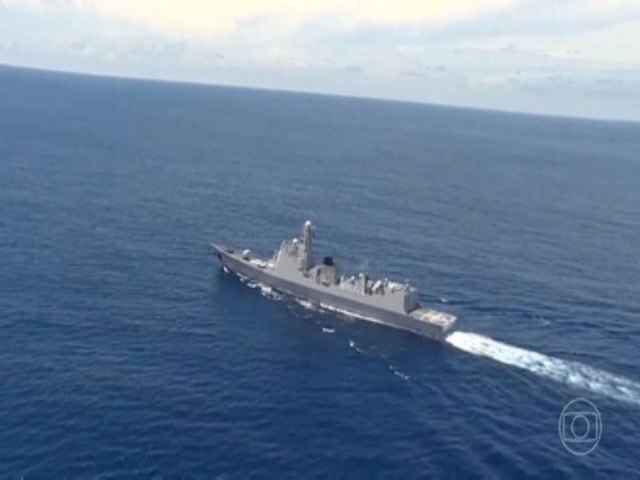 Navios de guerra da China e de Taiwan se movimentam em jogo de gato e rato