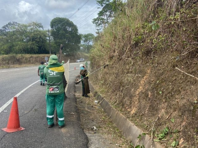 Emlur recolhe entulhos e resduos de poda de rvores em 11 bairros