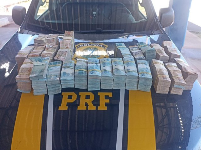 Motorista  preso com R$ 719 mil escondido em airbag de carro 