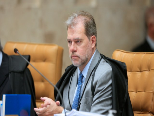 Ministro Dias Toffoli  internado com Covid-19 em Braslia