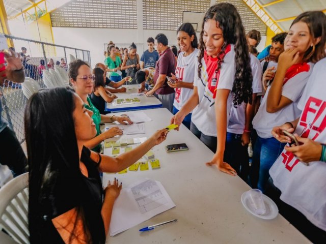 Cadastro para Carteira Solidria prossegue nas escolas municipais; meta  atingir mais de 31 mil alunos