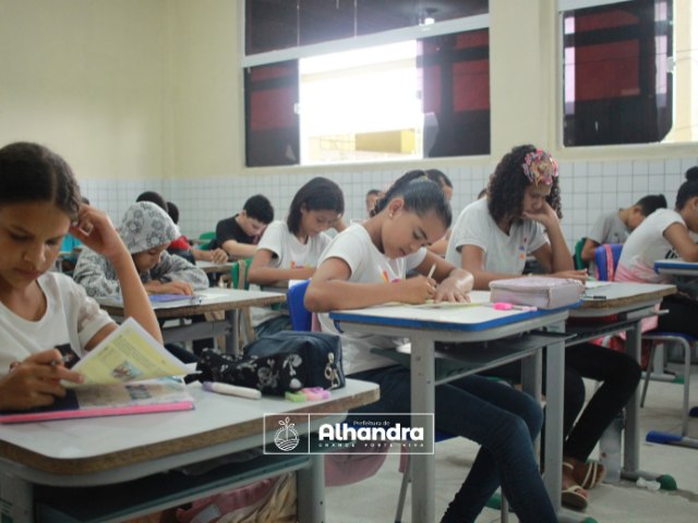 Escolas Municipais de Alhandra aplicam provas da 1 fase da 18 Olimpada Brasileira de Matemtica