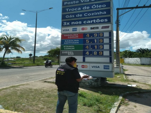 Pesquisa encontra gasolina oscilando entre R$ 4,790 e R$ 4,990; Procon-JP monitora preos nas bombas