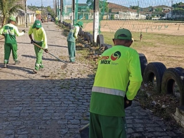 Prefeitura de Bayeux atravs da Infraestrutura realiza mutires de limpeza por toda cidade