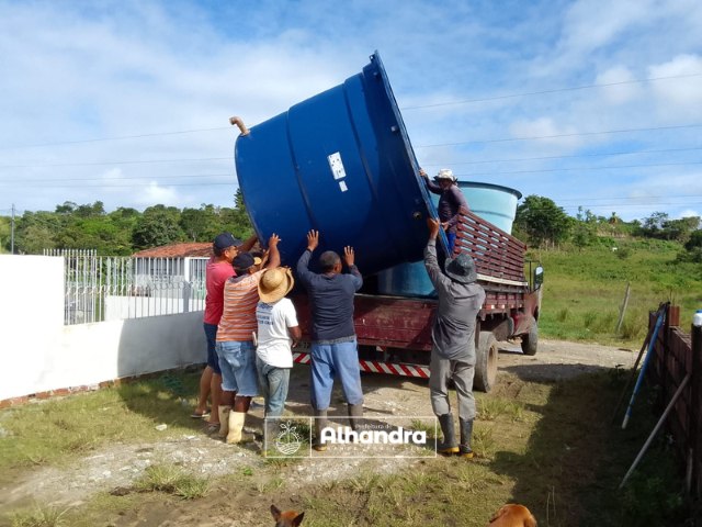 Prefeitura de Alhandra substitui caixa dgua em rvore Alta II; mais de 110 pessoas so beneficiadas