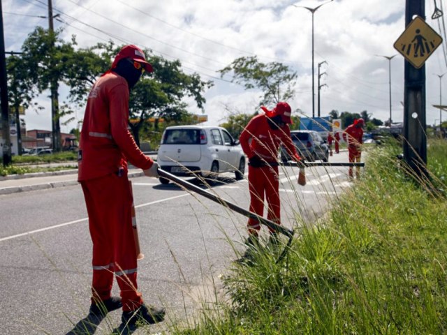 Agentes da Emlur realizam servios de zeladoria em 11 bairros e trs grandes corredores virios