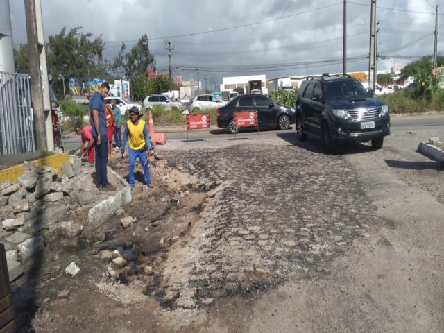 Seinfra realiza servios de tapa-buraco, galerias e iluminao pblica em mais de 30 bairros da Capital