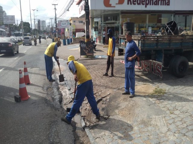 Seinfra conclui semana executando servios de manuteno em 20 bairros da Capital