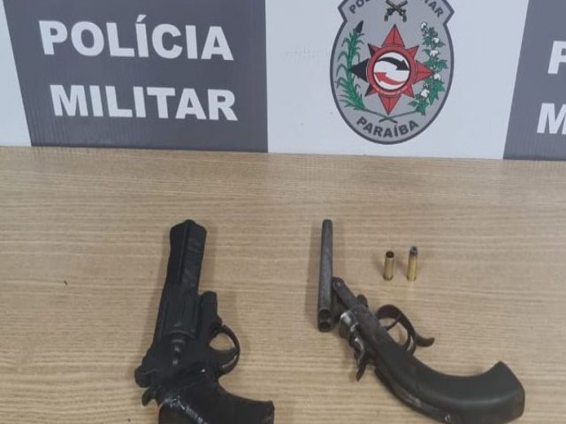 Polcia Militar prende acusados de roubo de moto, recupera veculo e apreende armas em JP