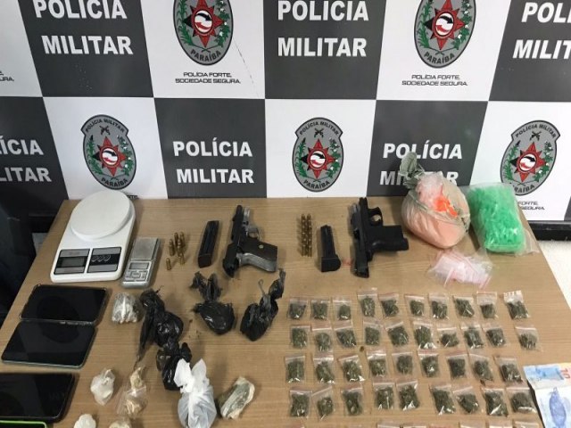 Polcia Militar desarticula esquema de trfico em comunidade da Capital e apreende armas e drogas