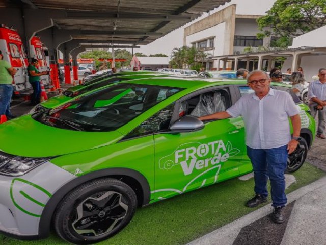 Ccero Lucena entrega primeiros carros eltricos para a frota da Prefeitura e refora compromisso com o meio ambiente e sustentabilidade