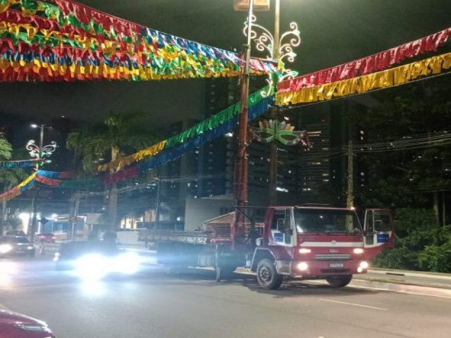 Seinfra faz manuteno na iluminao pblica da Avenida Epitcio Pessoa