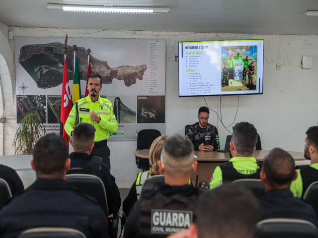 Prefeitura de Cabedelo promove curso de capacitao para os agentes condutores de motocicletas da Guarda Metropolitana e da Semob