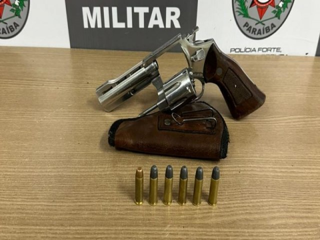 Polcia Militar encerra festa clandestina e prende um dos participantes com arma em Joo Pessoa