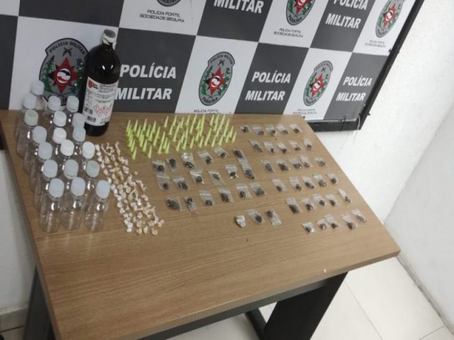 Polcia Militar apreende drogas escondidas em rea de mata de bairro de Joo Pessoa