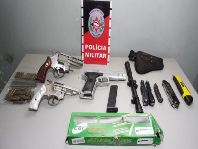 Polcia Militar apreende estudante com armas, munies e canivetes em escola da cidade de Sap