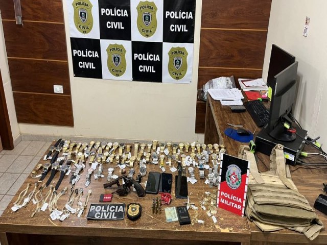 Operao conjunta prende suspeitos de roubo a joalheria, apreende armas e recupera objetos em So Bento