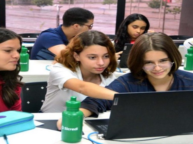 Prefeitura de Joo Pessoa oferta mil vagas para alunos da Rede Municipal serem monitores na iniciativa Code