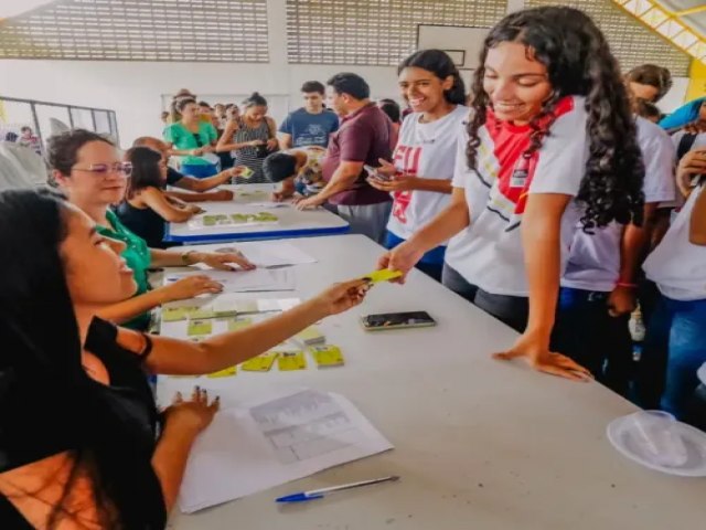 Procon-JP alerta alunos que o cadastro para a Carteira Solidria  feito na prpria escola