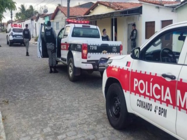 RESPOSTA: Polcia Militar prende acusado de homicdio em Araagi