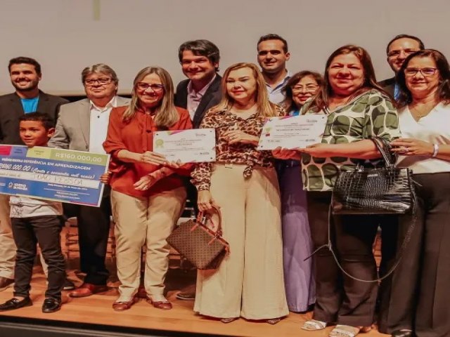 Secretaria de Educao de Joo Pessoa recebe do Governo do Estado Selo Municpio Referncia em Aprendizagem