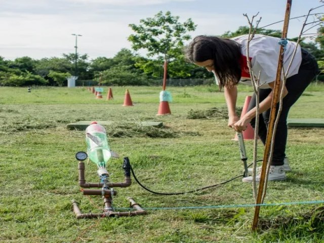 Alunos da Rede Municipal fazem lanamento de foguetes e participam da Olimpada Brasileira de Astronomia