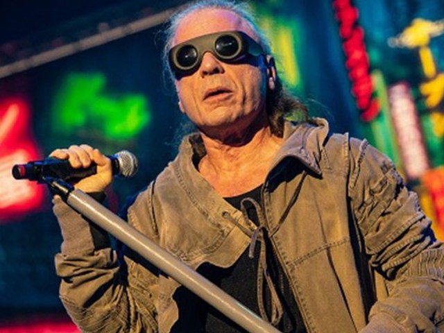 Bruce Dickinson, do Iron Maiden, interpretará vocalista cover do ABBA em filme de terror